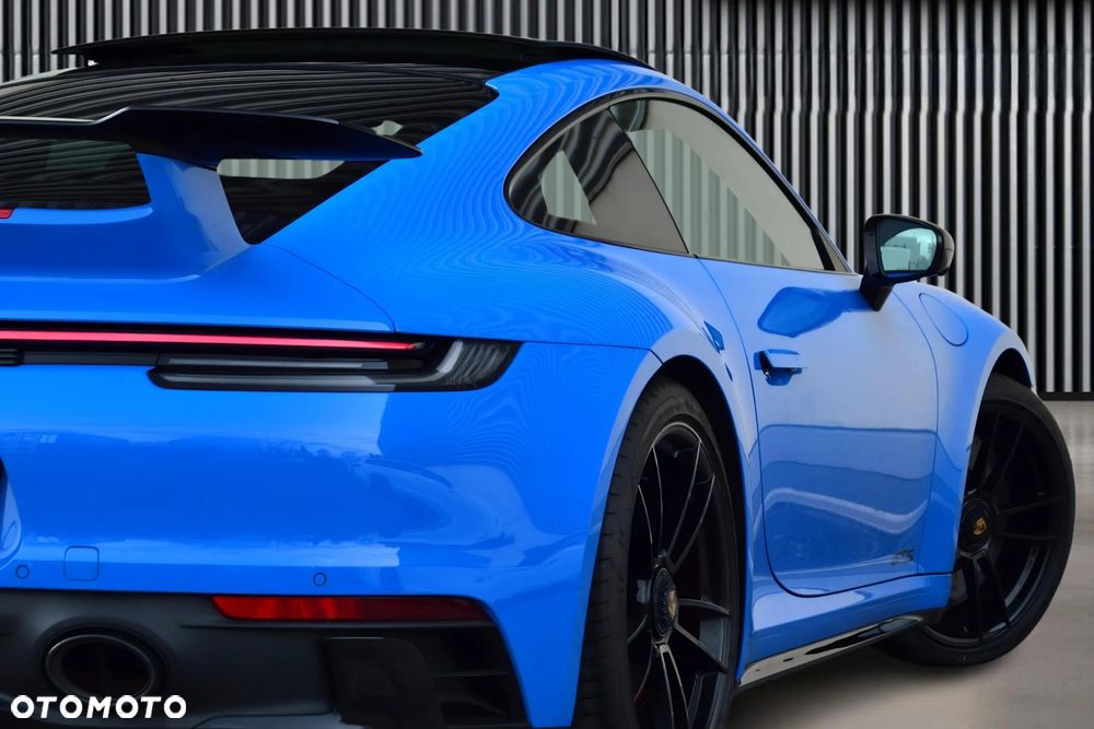 Porsche 911 Carrera 4 GTS - 11