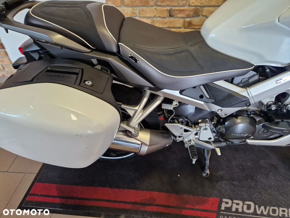 Honda VFR - 14