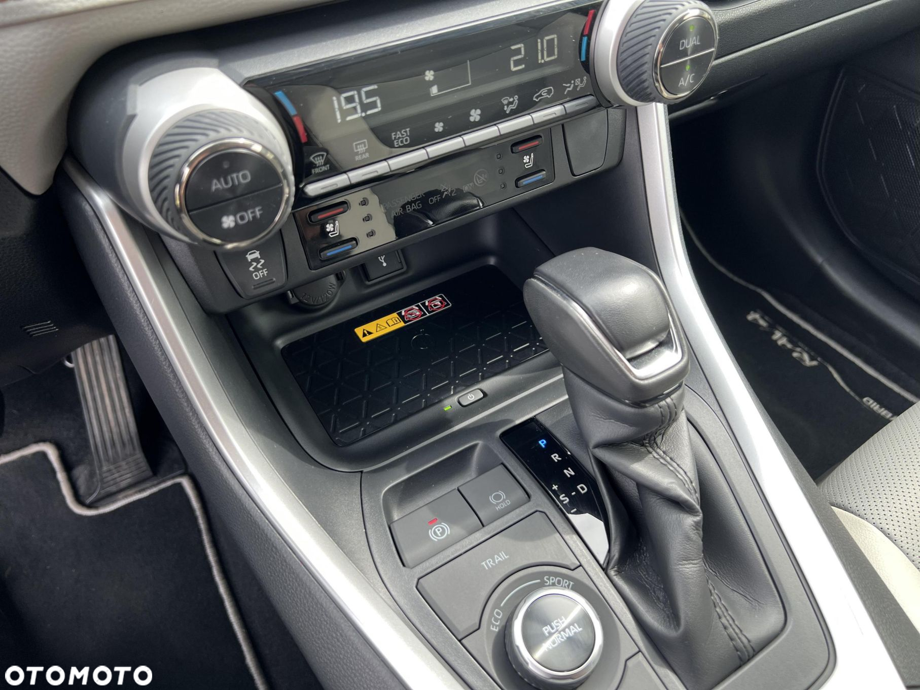 Toyota RAV4 2.5 Hybrid Executive 4x4 - 24