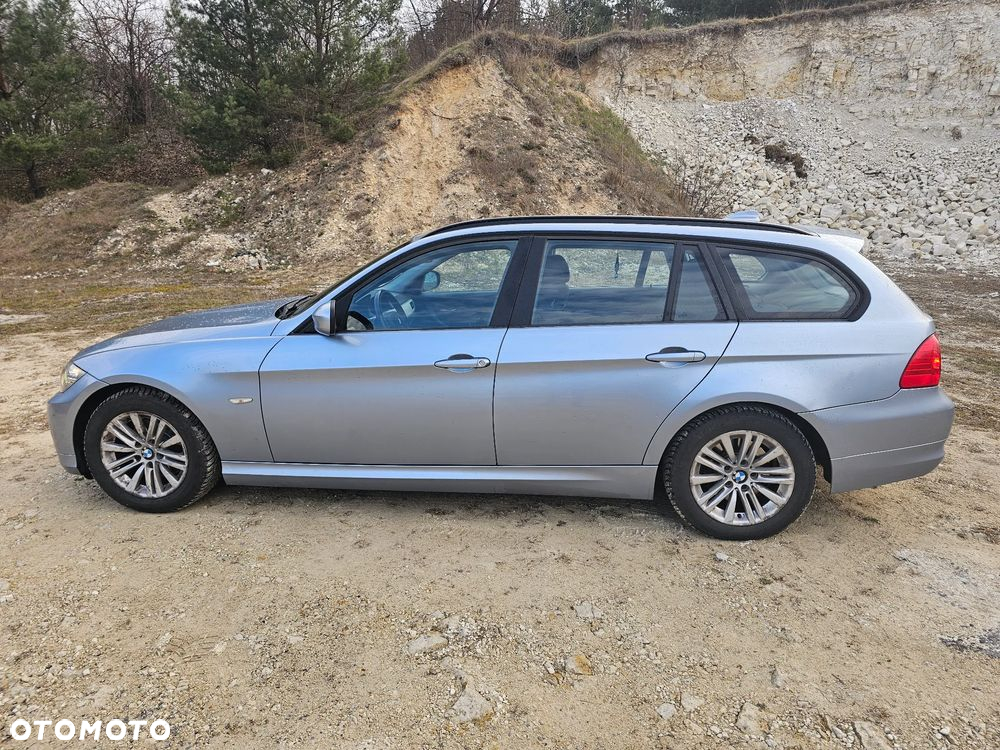 BMW Seria 3 318i Touring - 3