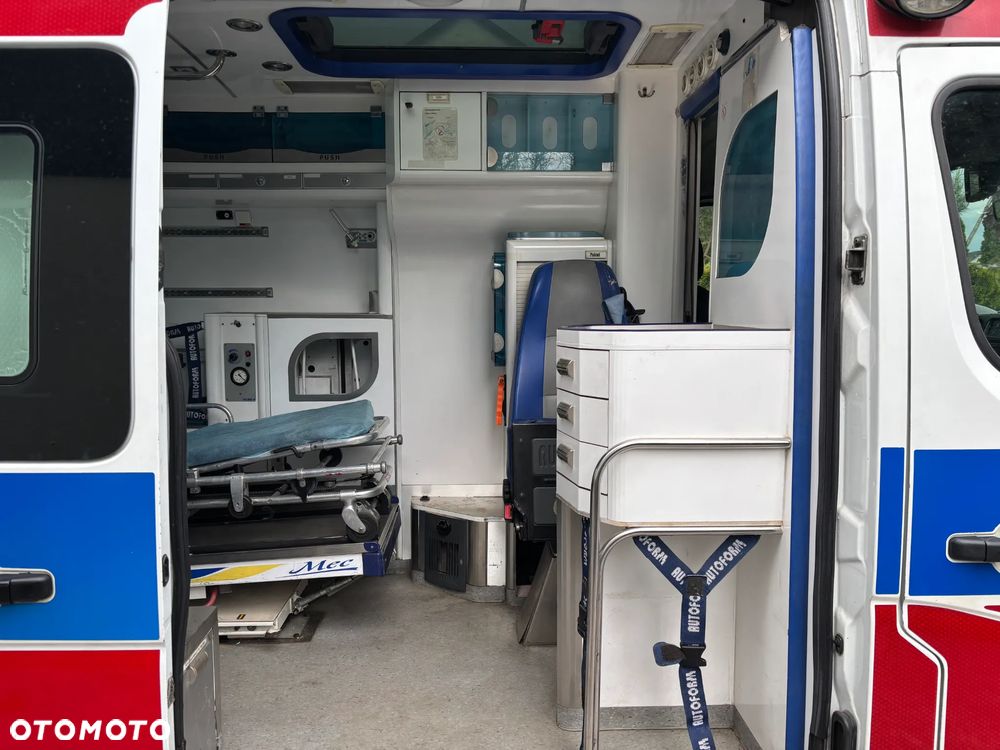 Renault Master F3500**Klimatyzacja**Ambulans - 16
