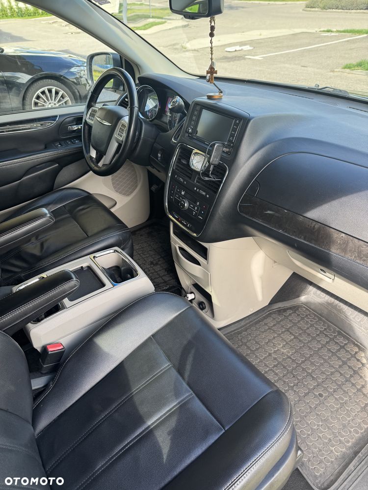 Chrysler Town & Country 3.6 Limited - 25