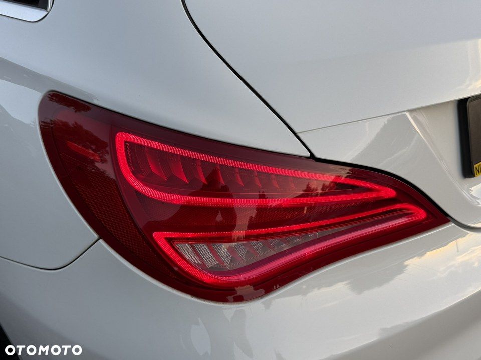 Mercedes-Benz CLA 180 AMG Line - 10