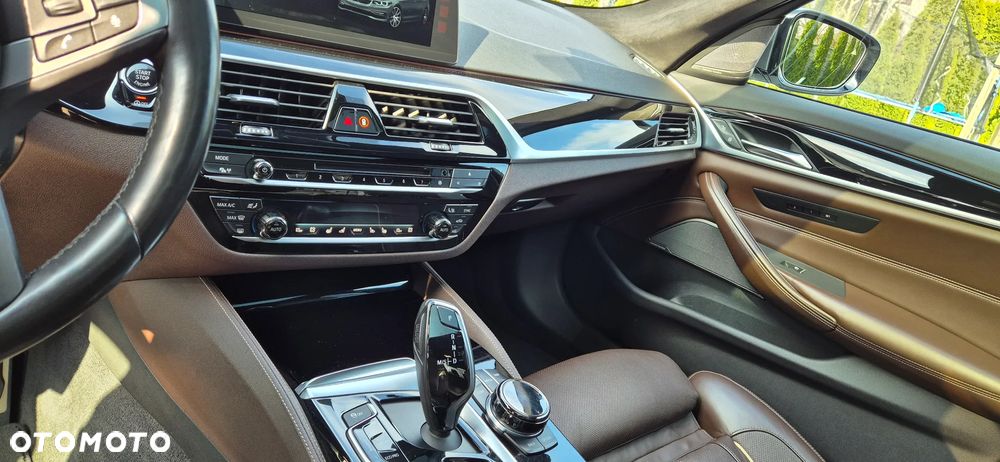 BMW Seria 5 M550d xDrive - 18