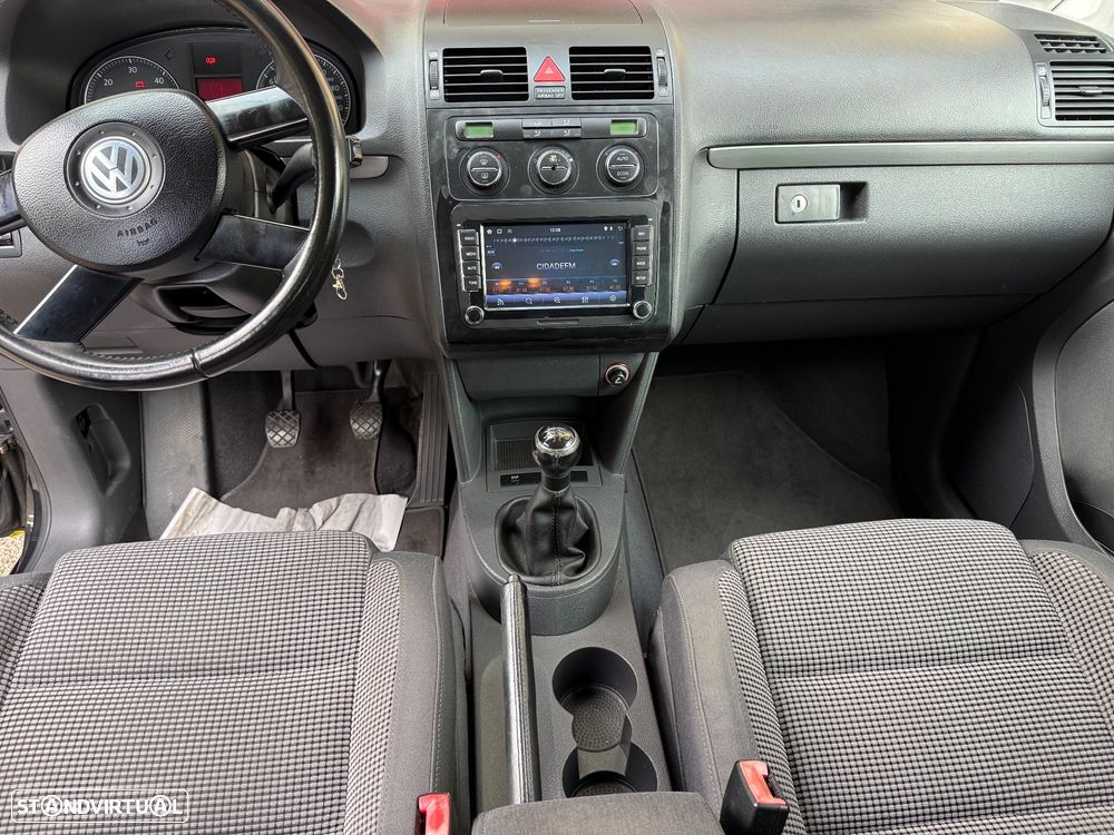 VW Touran 1.9 TDi Highline 7L - 9