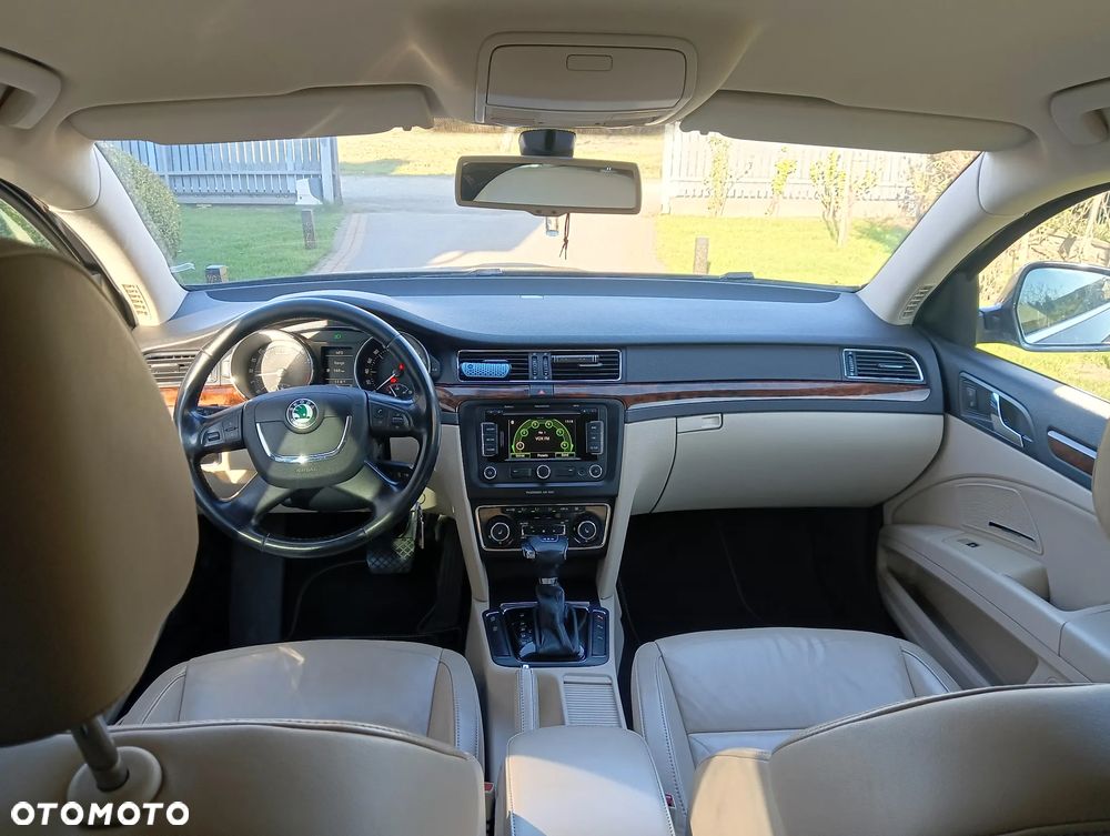 Skoda Superb 2.0 TDI DSG Elegance - 30