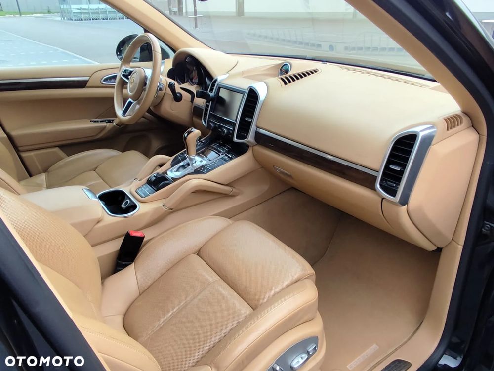Porsche Cayenne S - 25
