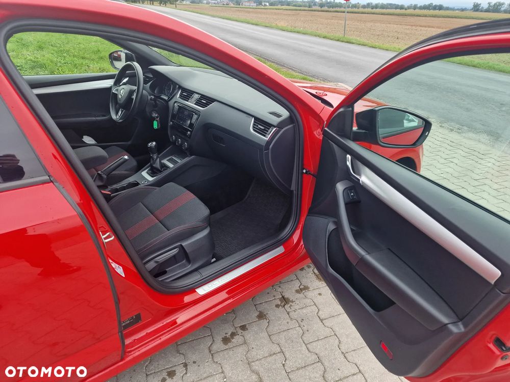 Skoda Octavia Combi 1.6 TDI Premium Edition - 28