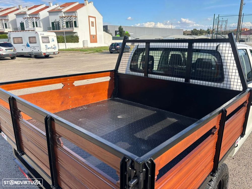 Toyota Hilux 2.4 D-4D 4WD CD CM - 6