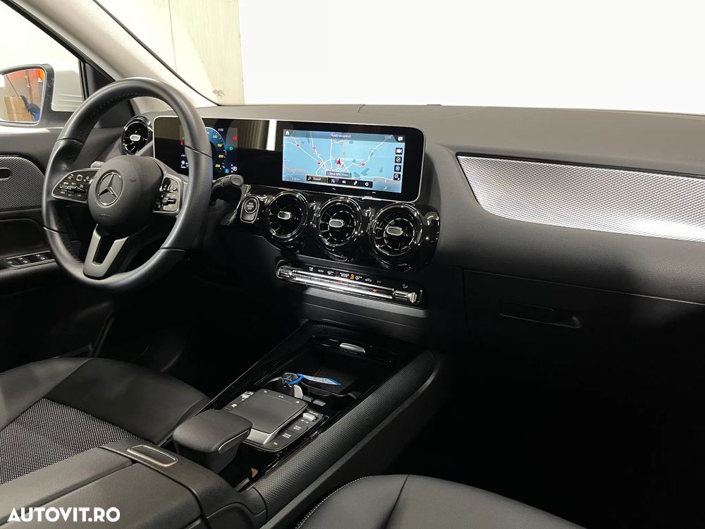 Mercedes-Benz GLA - 9