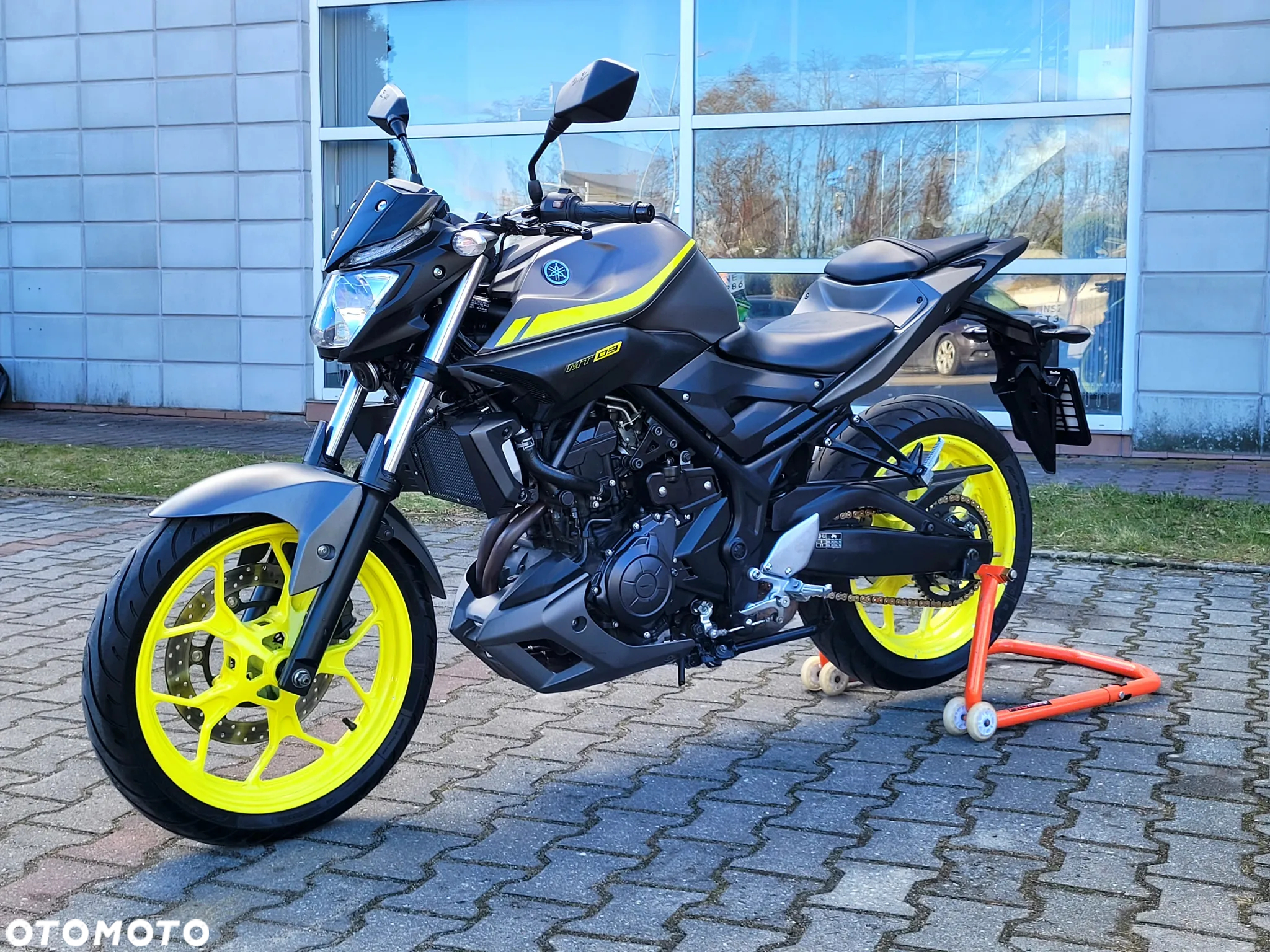 Yamaha MT - 12