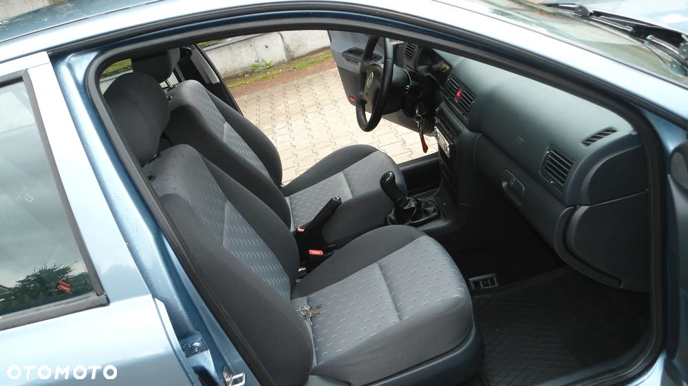 Skoda Octavia 1.6 Ambiente - 9