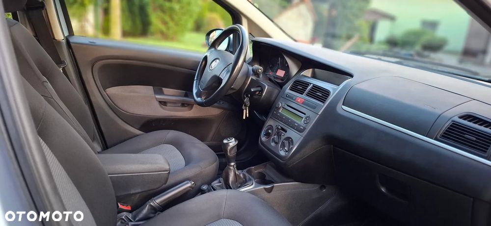 Fiat Linea 1.3 MJ 16V Dynamic - 31
