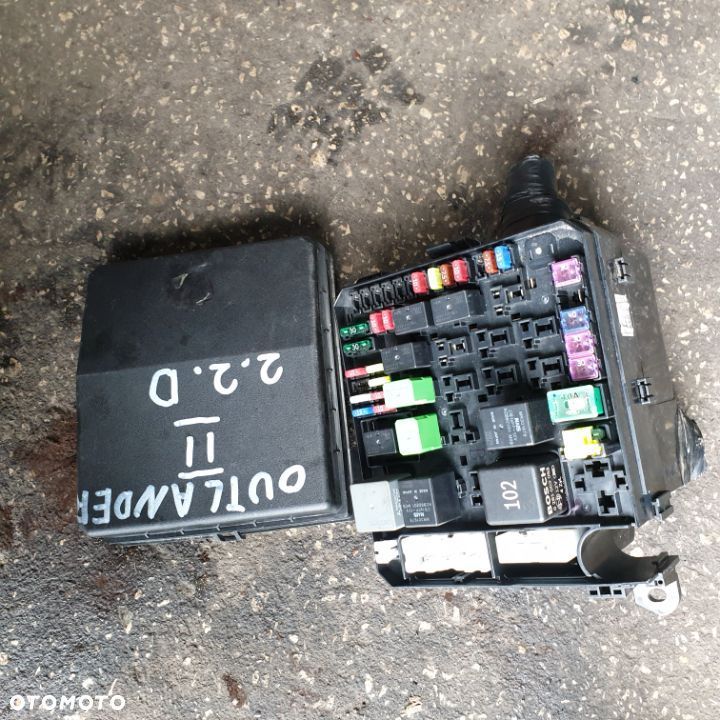 MITSUBISHI OUTLANDER II LIFT 2.2 DID SKRZYNKA BEZPIECZNIKOW  11R - 1