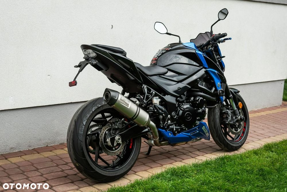 Suzuki GSX - 4