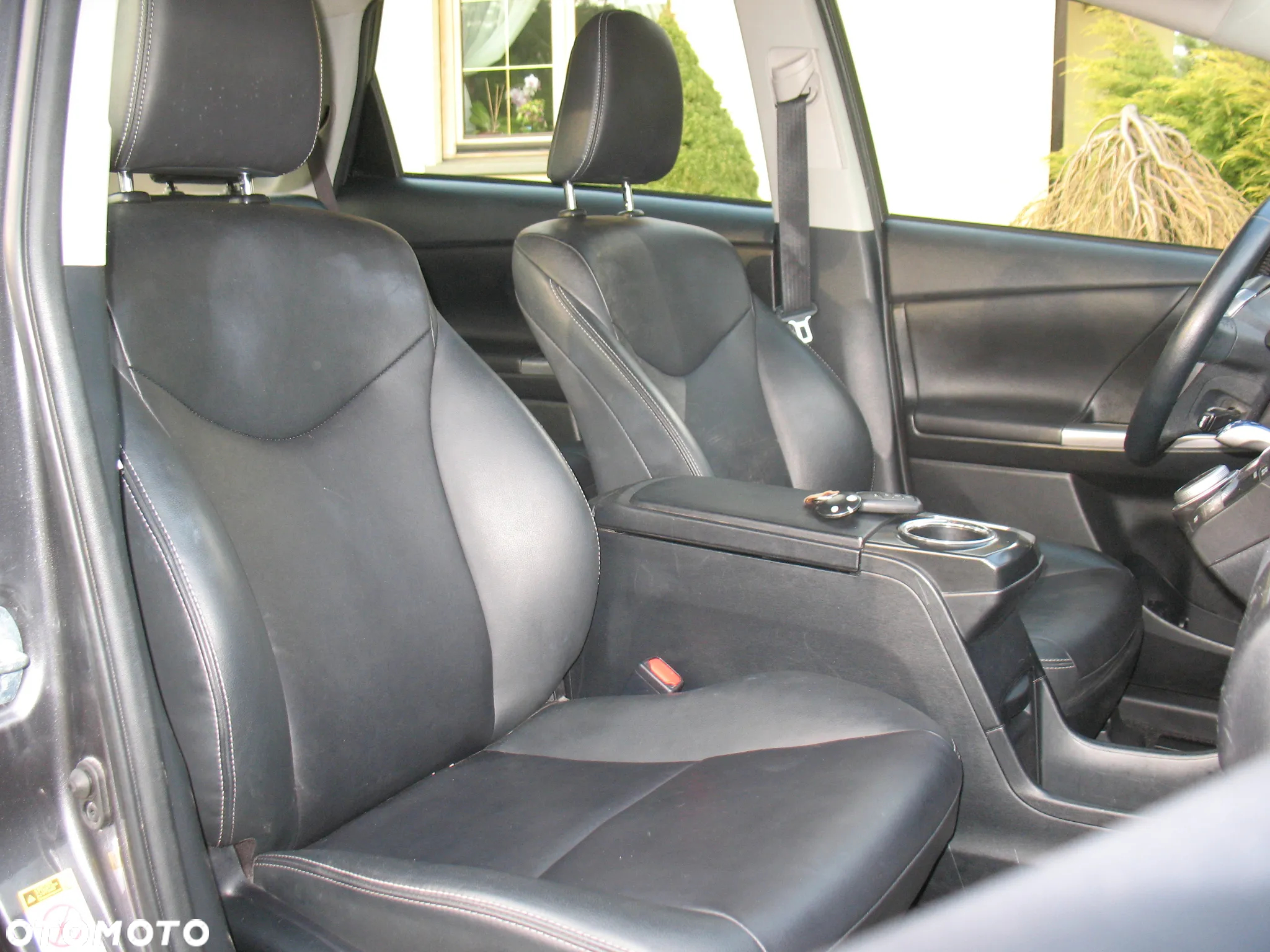 Toyota Prius+ (Hybrid) - 16