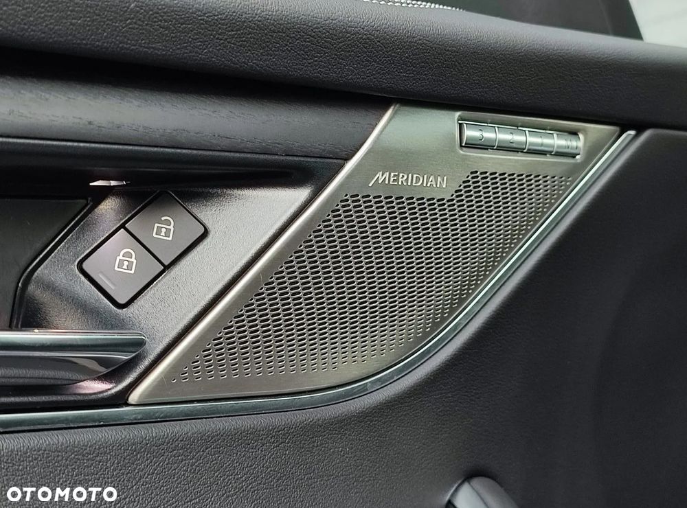 Jaguar F-Pace P250 AWD R-Dynamic HSE - 16