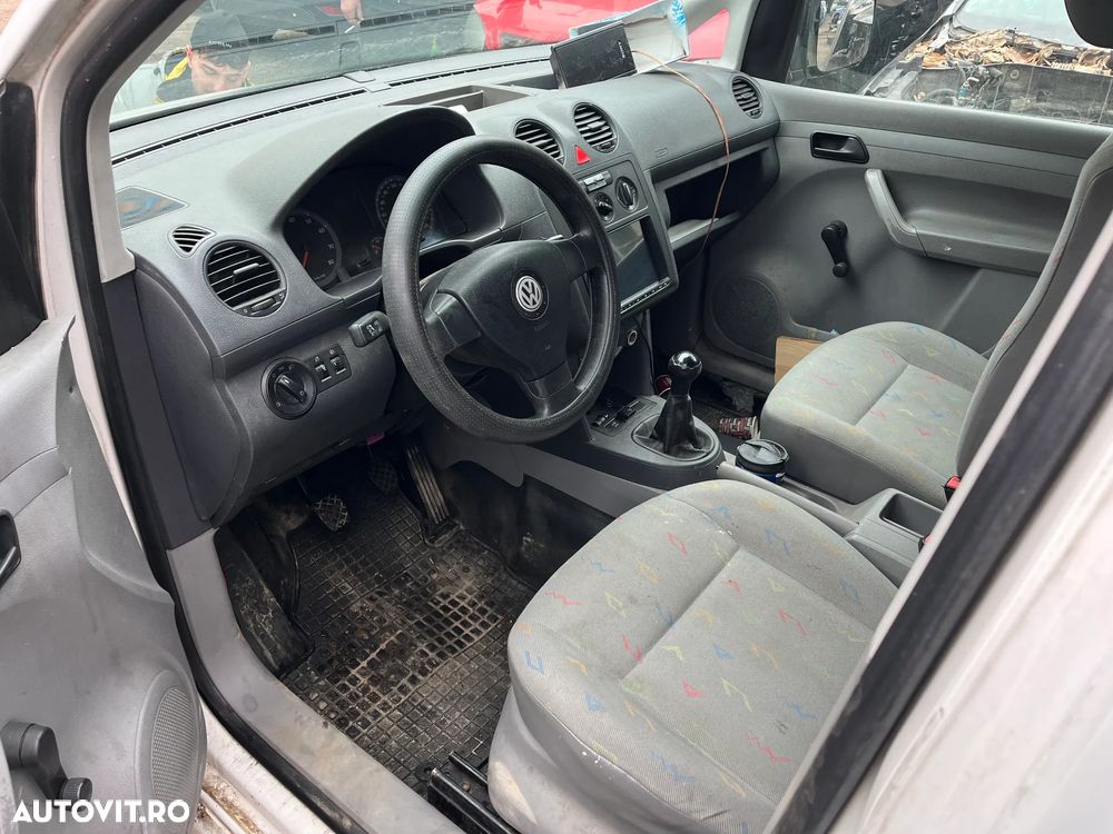Dezmembrez VW Volkswagen Caddy 2010 alb 1,4 benzina BUD - 6