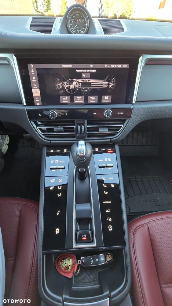 Porsche Macan T - 11