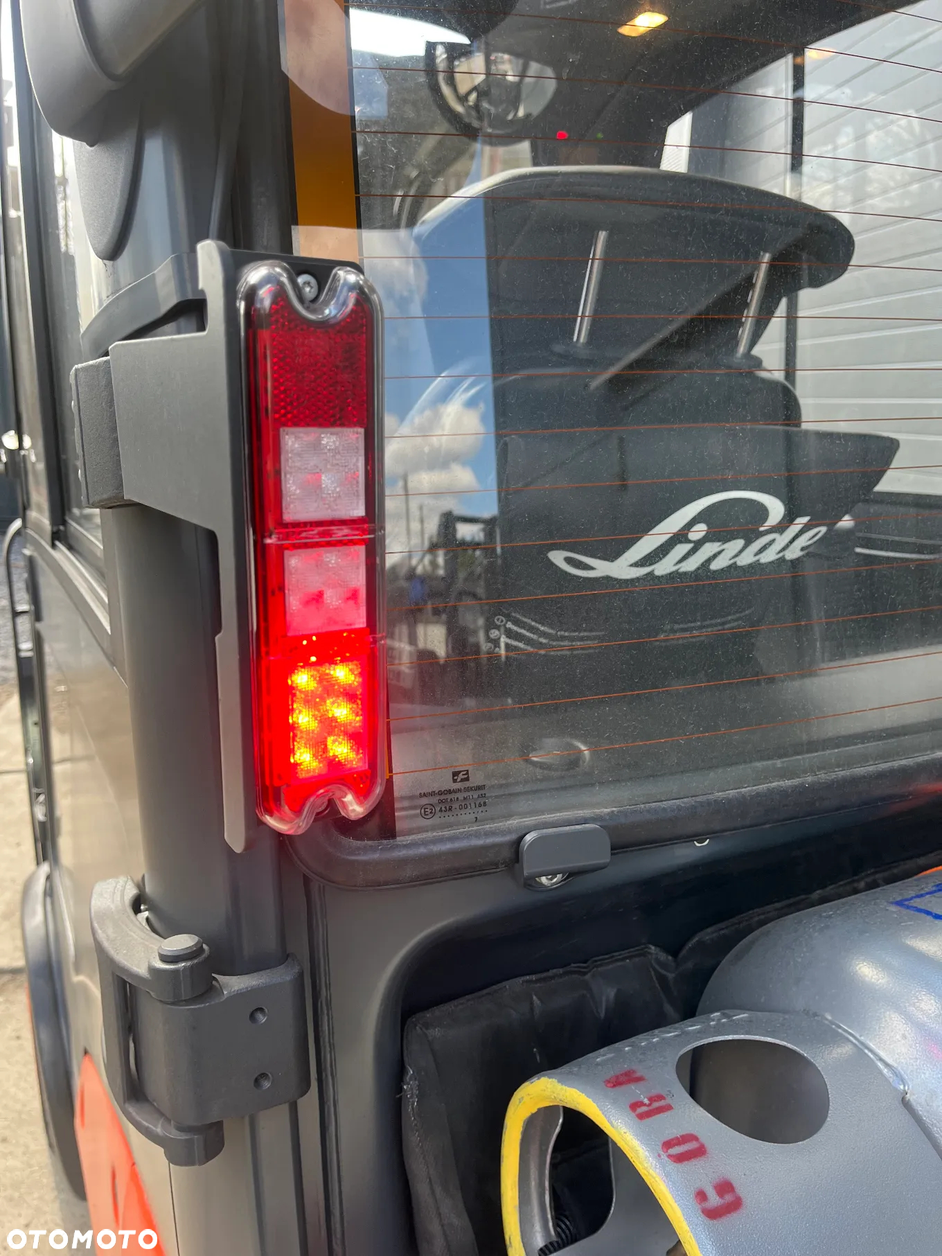 Linde H18T 391 Gaz LPG TRIPLEX Pełna kabina WAGA Pozycjoner Przesuw Oświetlenie drogowe - 24