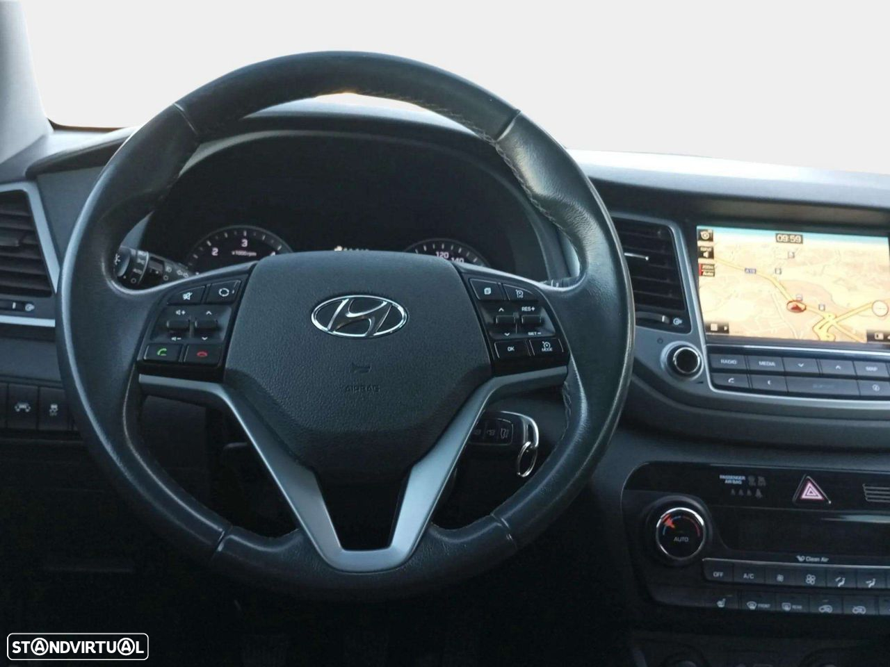 Hyundai Tucson 1.7 CRDi Executive - 12