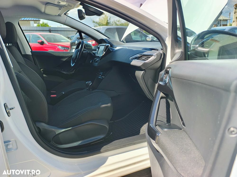 Peugeot 208 PureTech 110 Stop & Start EAT6 Allure - 19