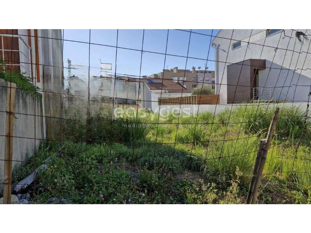 Excelente Terreno para Construção, na Zona Verde de S. Mamede - Grande imagem: 2/10