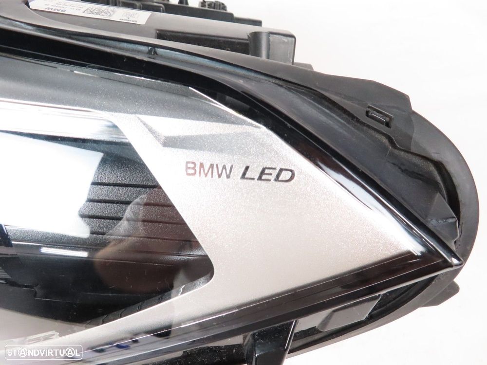 Farol Led LCI Esquerdo Seminovo/ Original BMW X1 (F48) 63117472249 / 63119477811 - 2