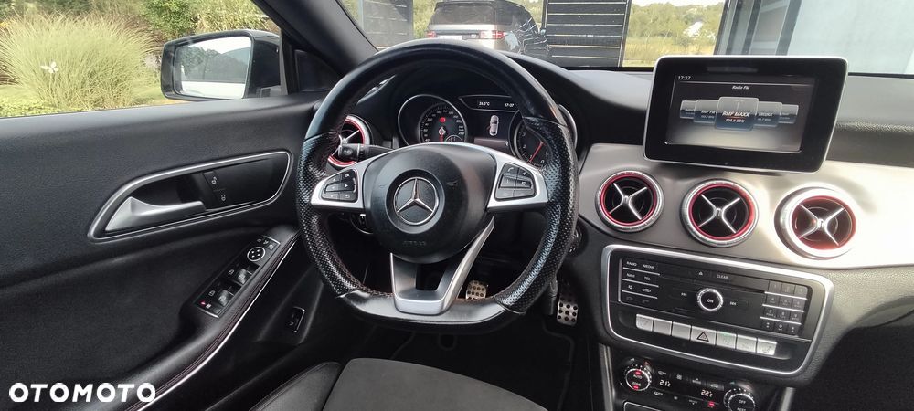 Mercedes-Benz CLA 180 AMG Line - 23
