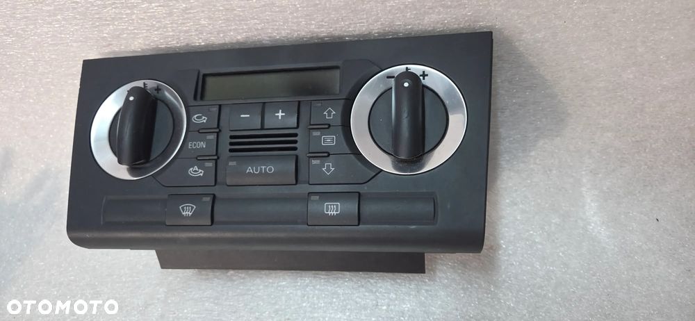 Panel klimatyzacji Audi A3 8P -043D - 1