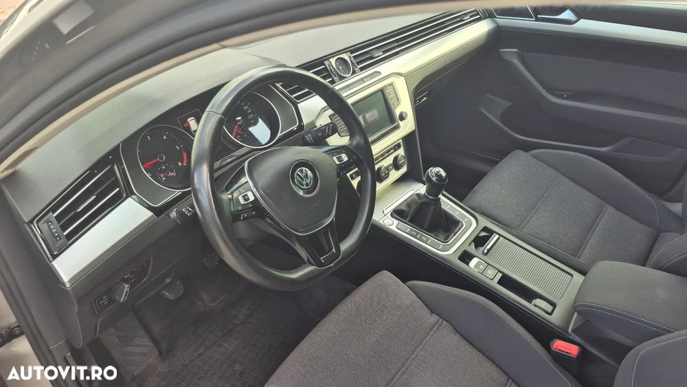 Volkswagen Passat 2.0 TDI SCR (BlueMotion Technology) Comfortline - 12