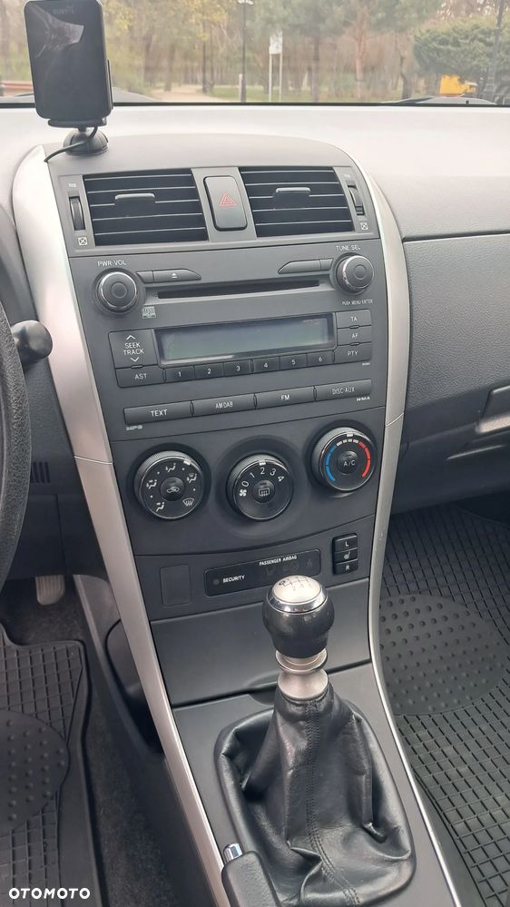 Toyota Corolla 1.6 Luna - 16