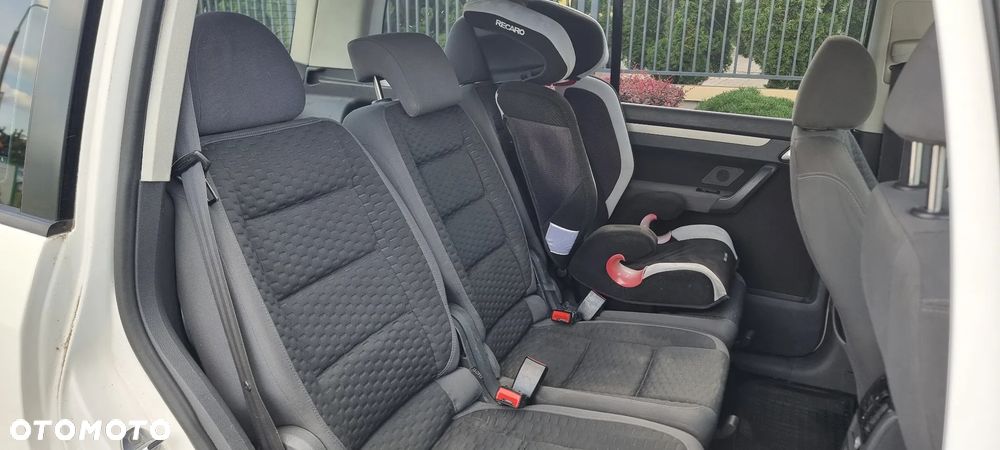 Volkswagen Touran - 10