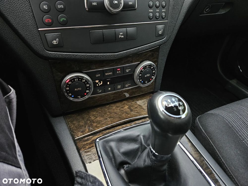 Mercedes-Benz Klasa C 180 K BlueEff Avantgarde - 9