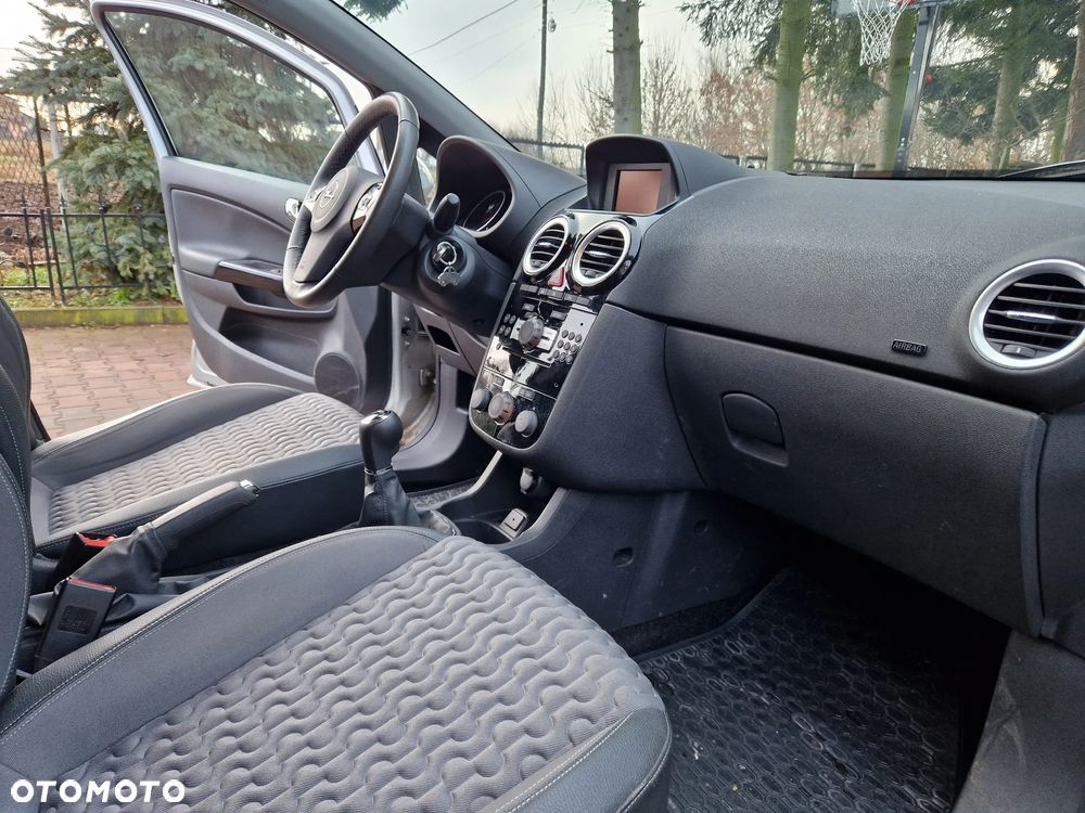 Opel Corsa 1.4 16V Cosmo - 30