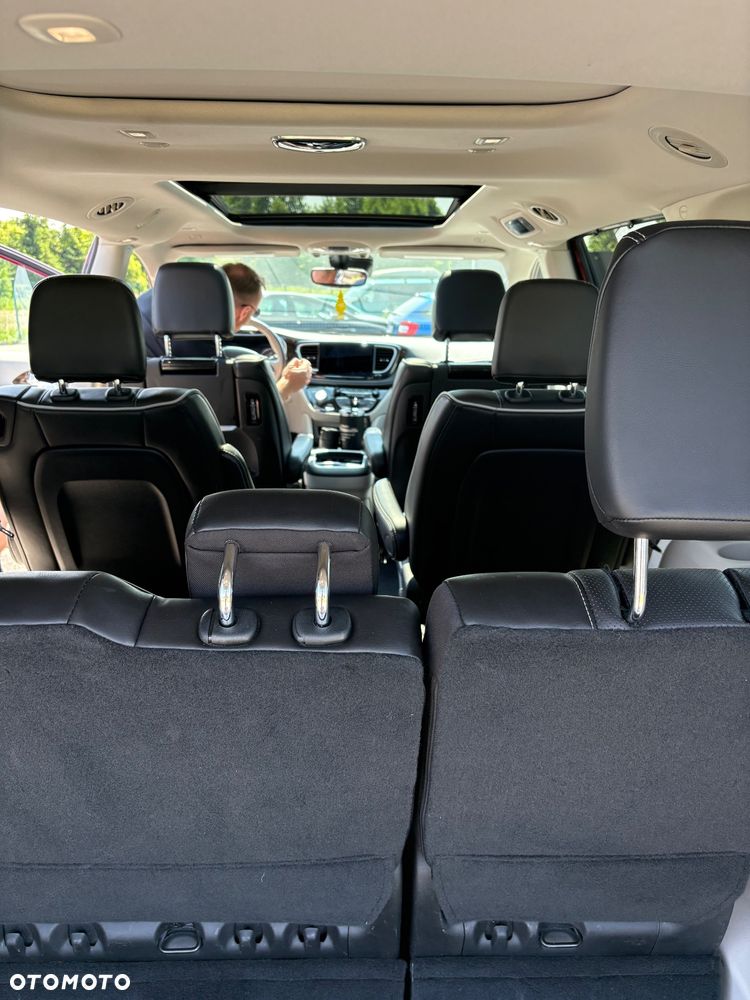 Chrysler Pacifica - 8