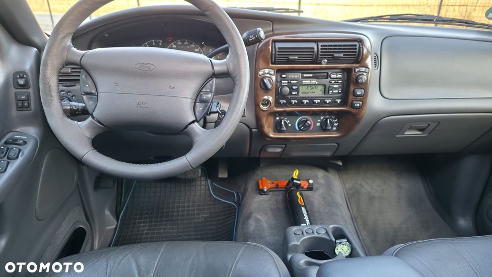 Ford Explorer - 15