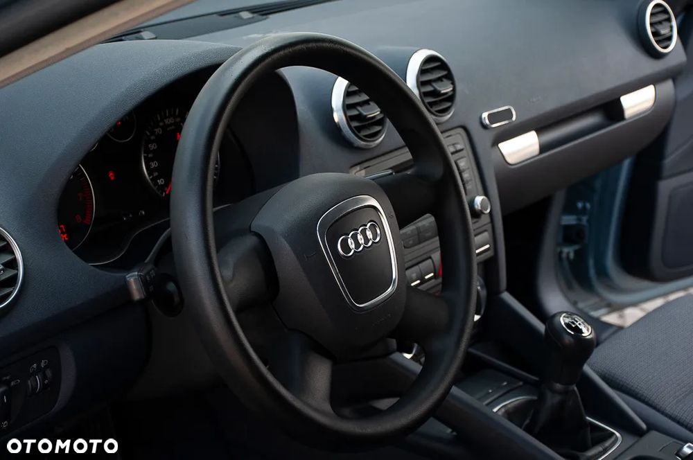 Audi A3 3-drzwiowe 1.6 Ambiente - 27