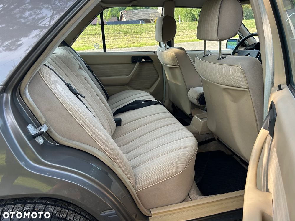 Mercedes-Benz W124 (1984-1993) - 17