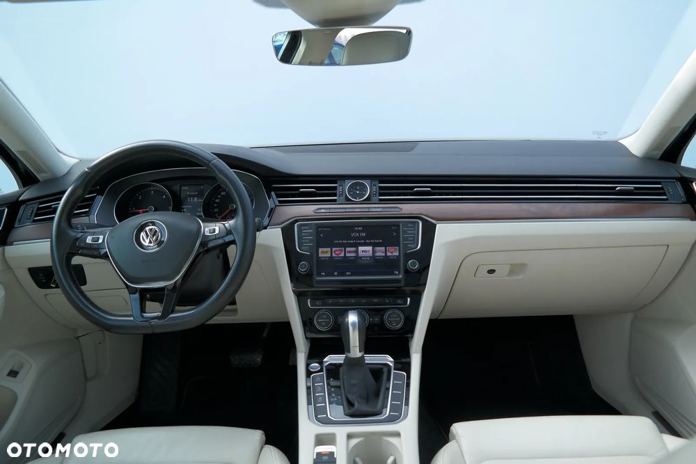 Volkswagen Passat 2.0 TDI Bi-Turbo BMT 4Mot Highline DSG - 17
