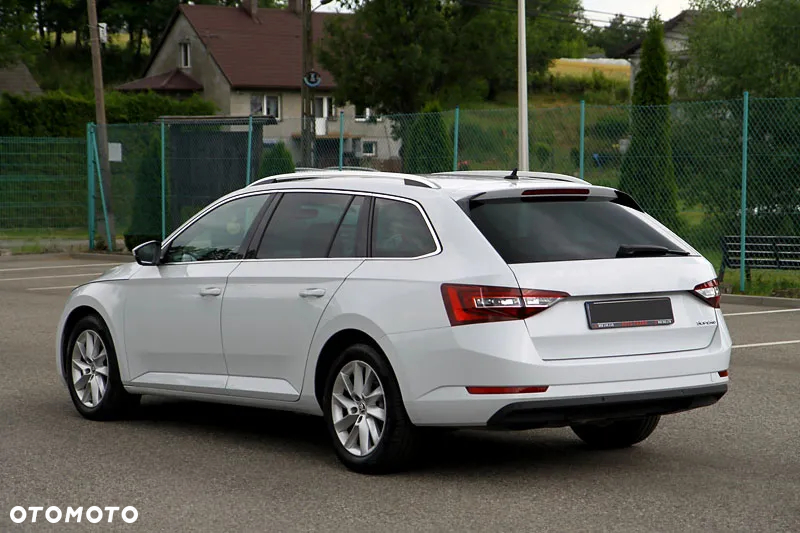 Skoda Superb 2.0 TDI DSG Ambition - 4