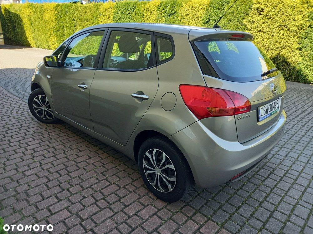Kia Venga - 8