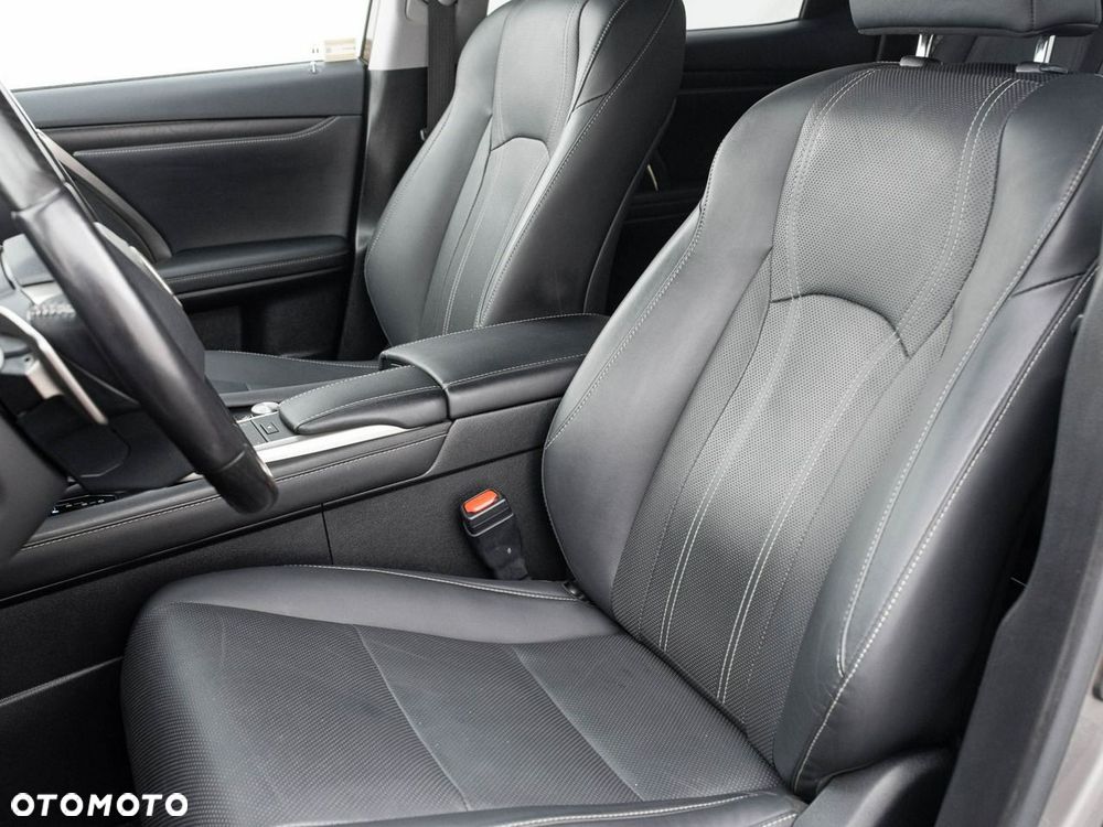 Lexus RX - 12