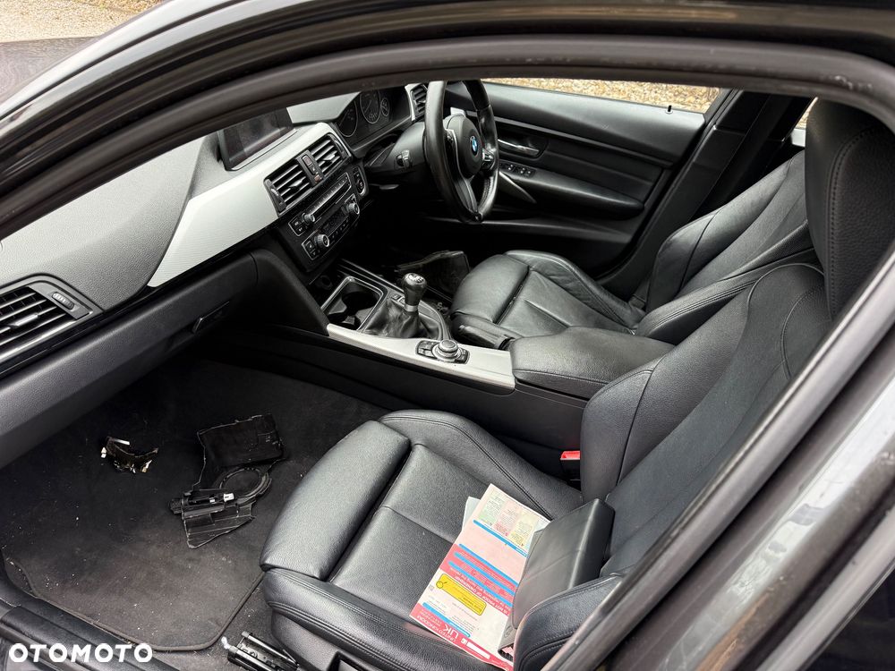 BMW Seria 3 320i Edition M Sport Shadow - 16