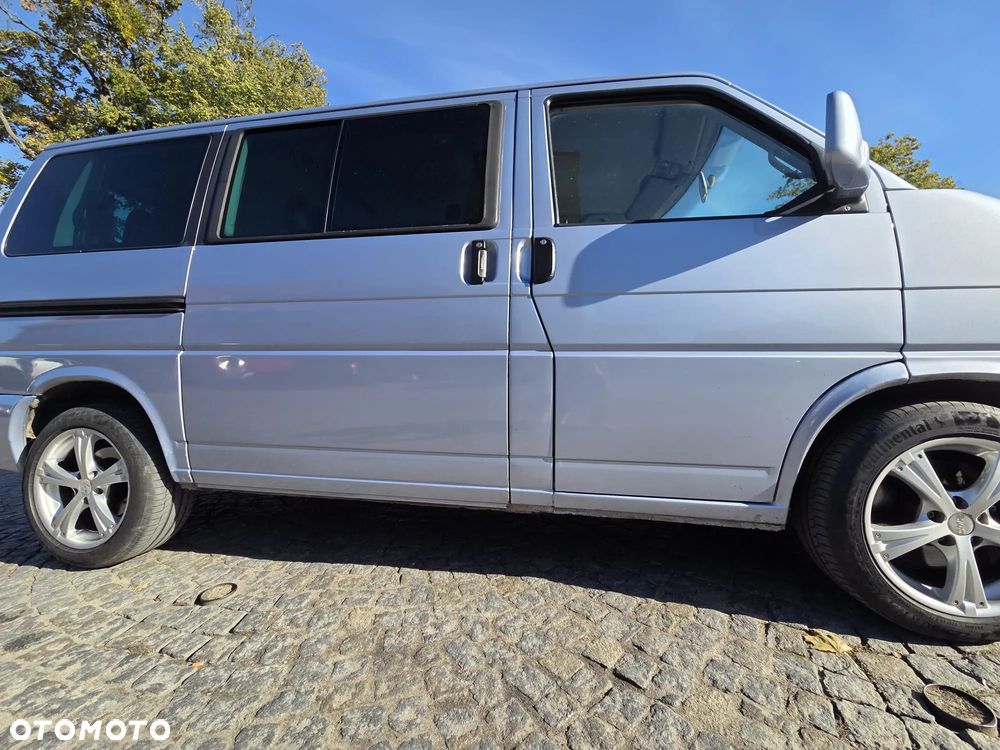 Volkswagen Caravelle - 12