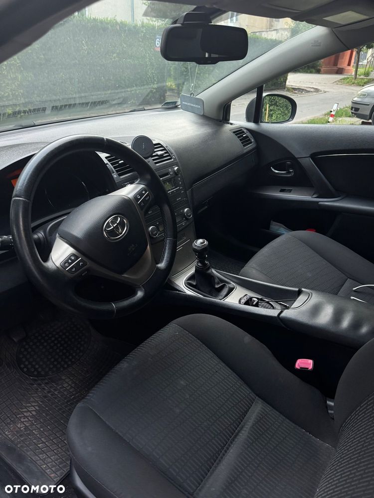 Toyota Avensis - 13