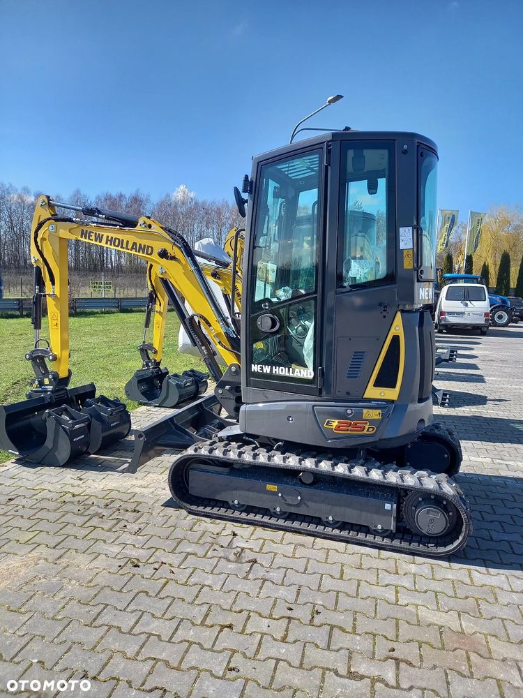 New Holland minikoparka 2,7 tony - 1