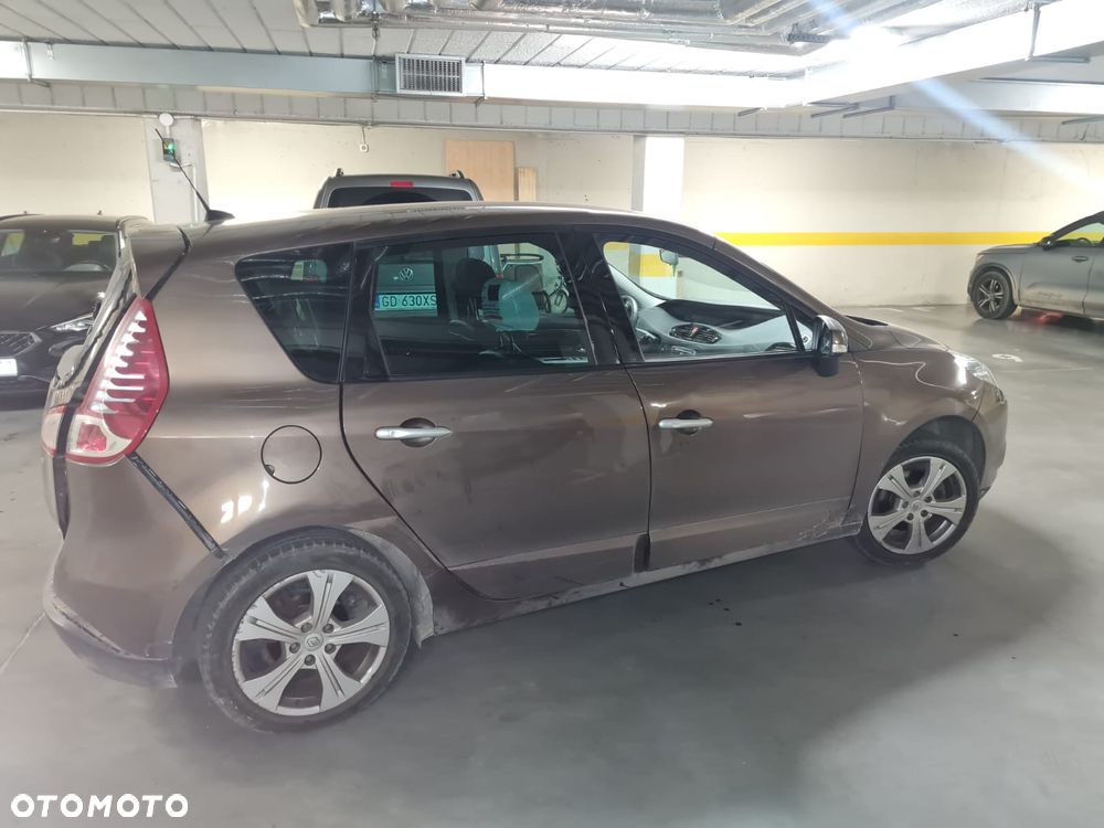 Renault Scenic 1.5 dCi Emotion - 13