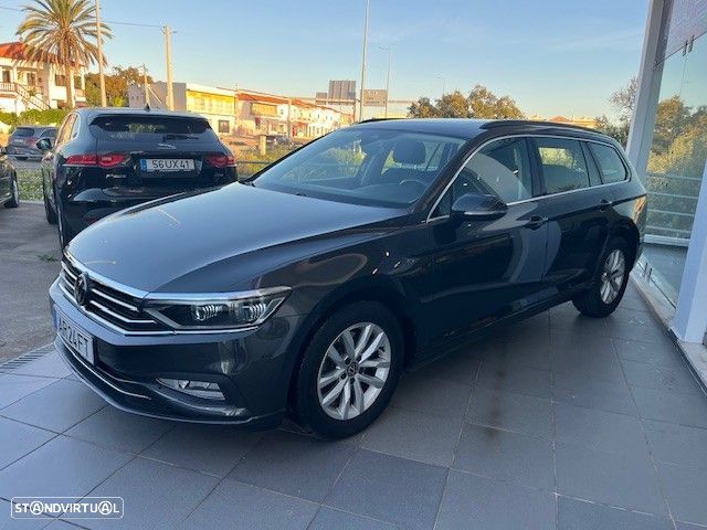 VW Passat Variant - 5
