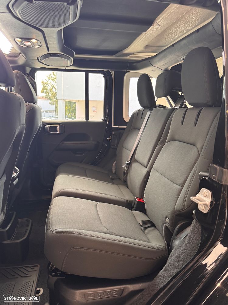 Jeep Wrangler - 21